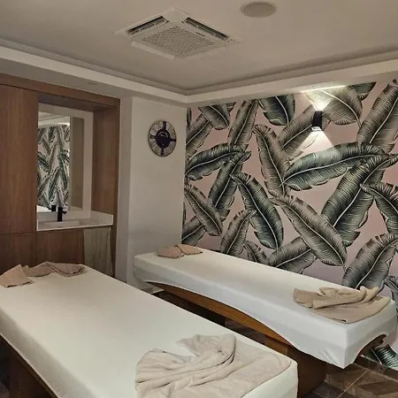 Daire Caesar Blue & D10